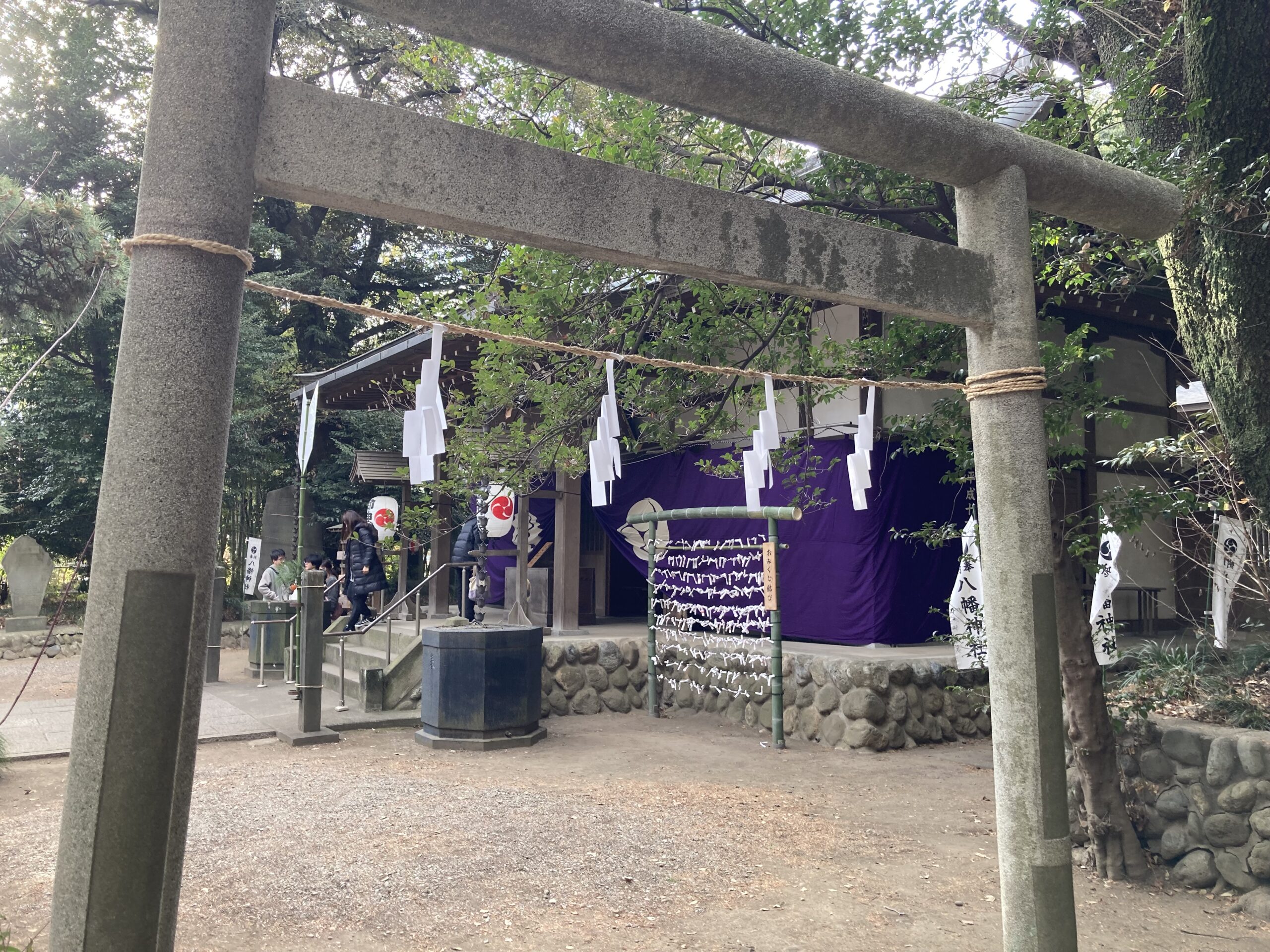 籠原の八幡神社 鳥居と拝殿