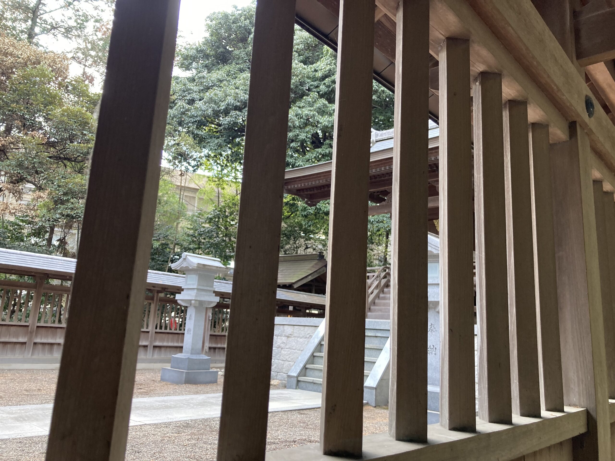 籠原の八幡神社 社殿から見た境内